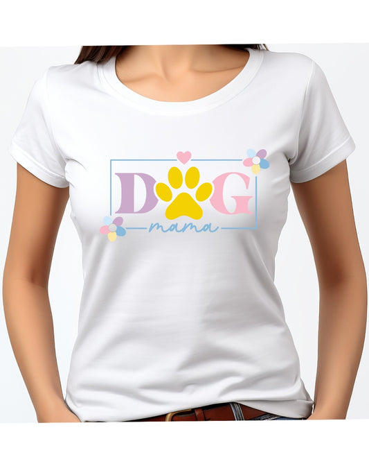 T-shirt personalizzata con frase "Dog mama"